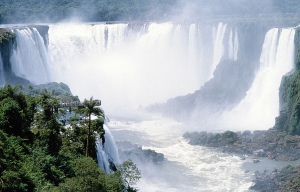 1024px-Iguacu-002.jpg